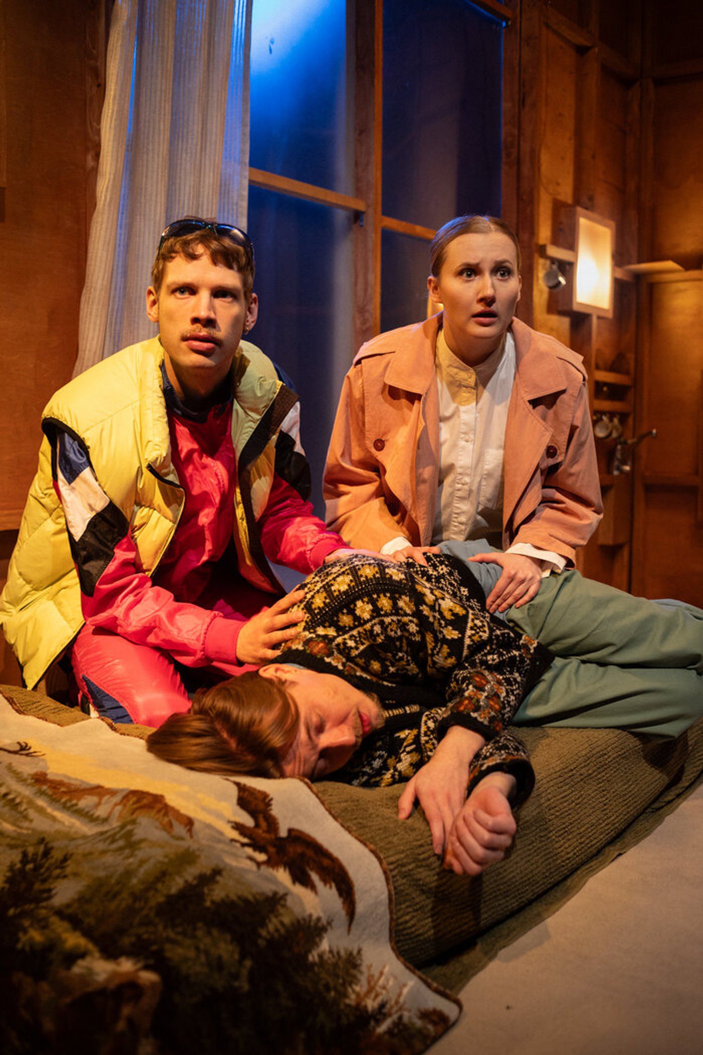 Arvio: KaniJaniKani hyppäyttää meidät suorituskulttuurin kauhuihin maagisen realismin keinoin  Image