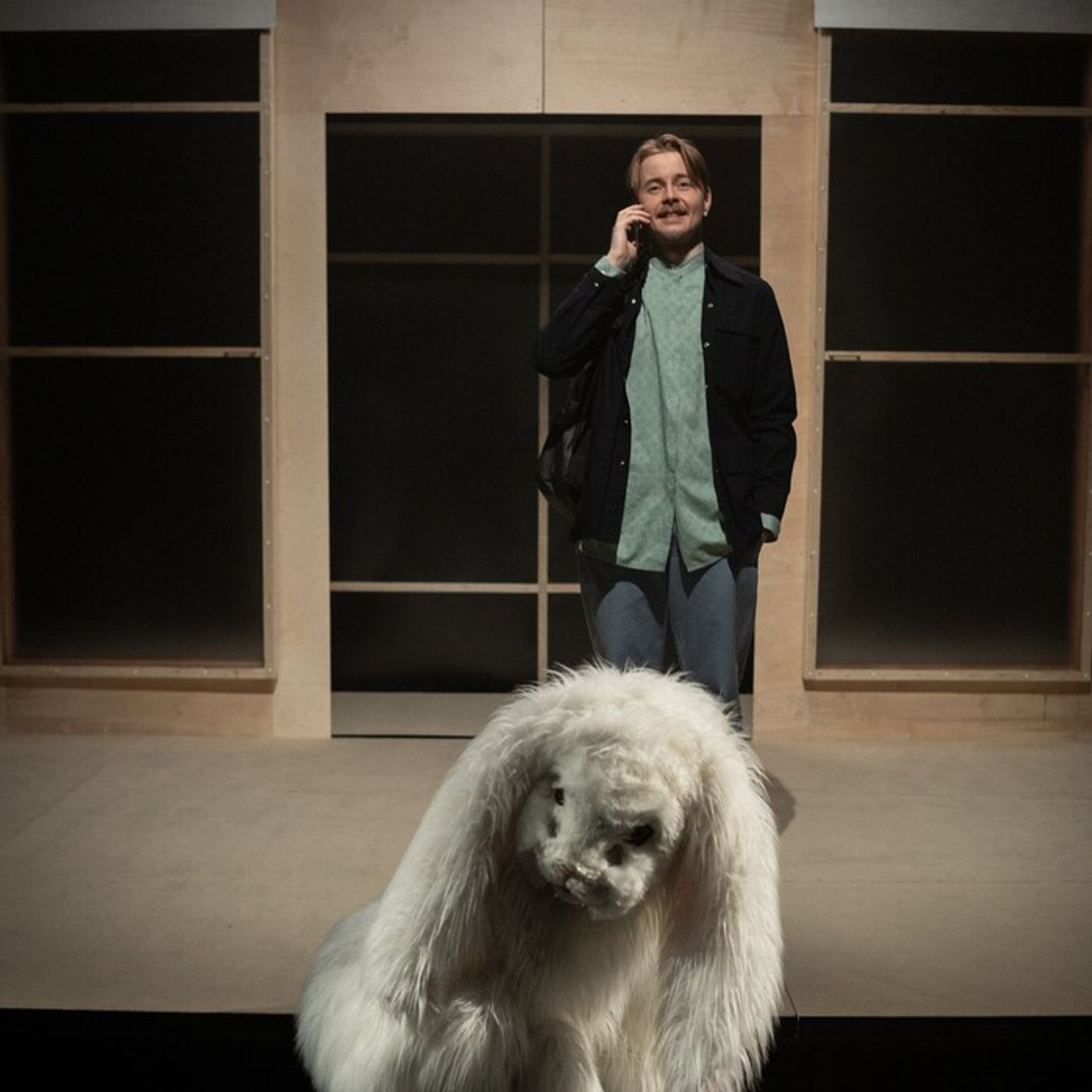 Arvio: KaniJaniKani hyppäyttää meidät suorituskulttuurin kauhuihin maagisen realismin keinoin Arvio: KaniJaniKani hyppäyttää meidät suorituskulttuurin kauhuihin maagisen realismin keinoin Image