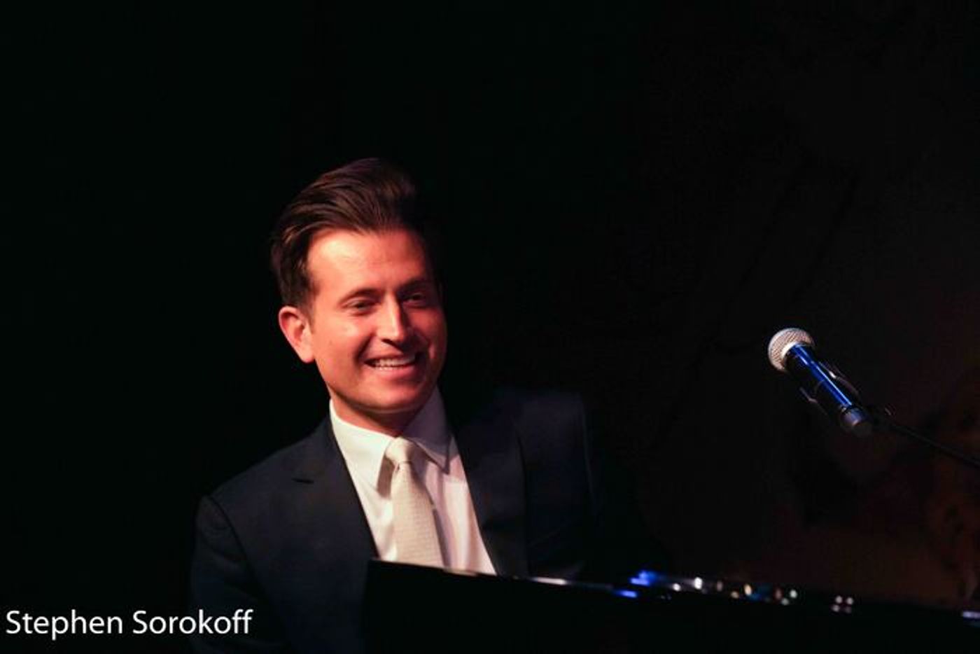 Photos: Peter Cincotti Continues Residency at Cafe Carlyle  Image