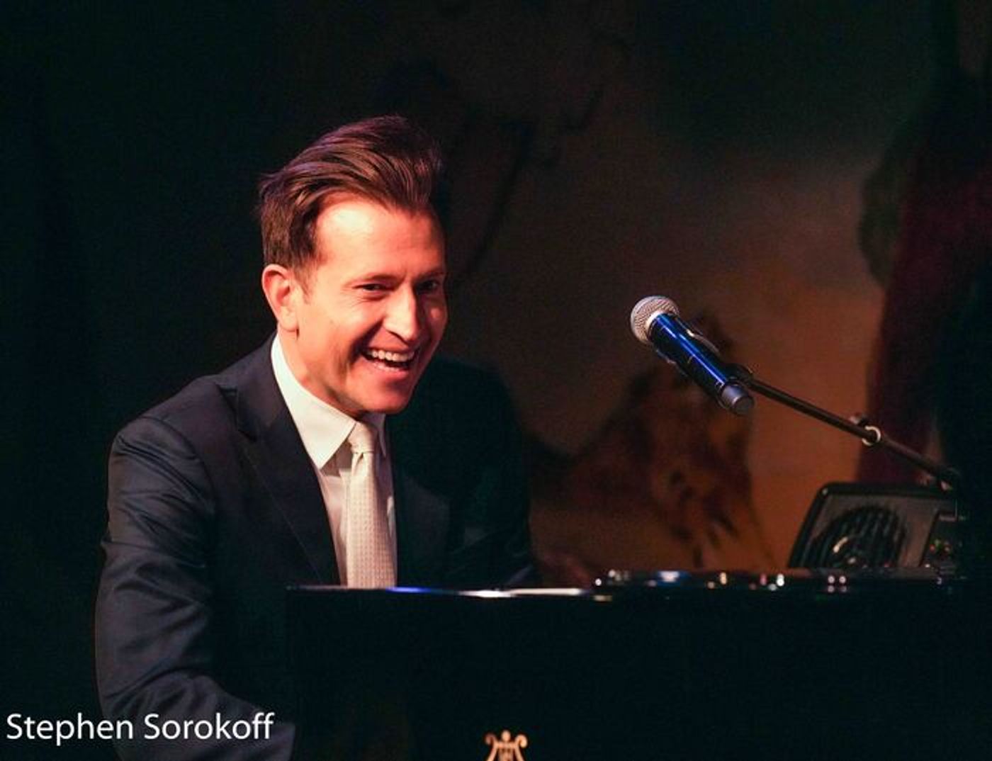 Photos: Peter Cincotti Continues Residency at Cafe Carlyle  Image