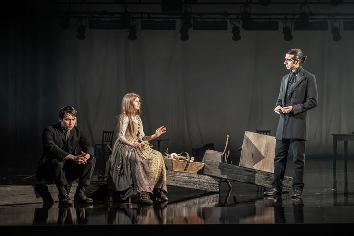 Photos: First Look at LONDON TIDE at the National Theatre  Image