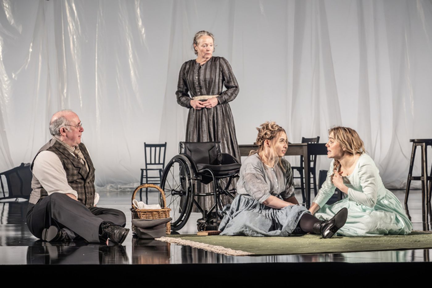 Photos: First Look at LONDON TIDE at the National Theatre  Image