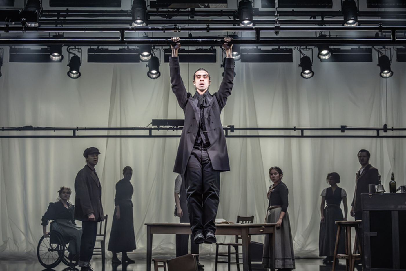 Photos: First Look at LONDON TIDE at the National Theatre  Image