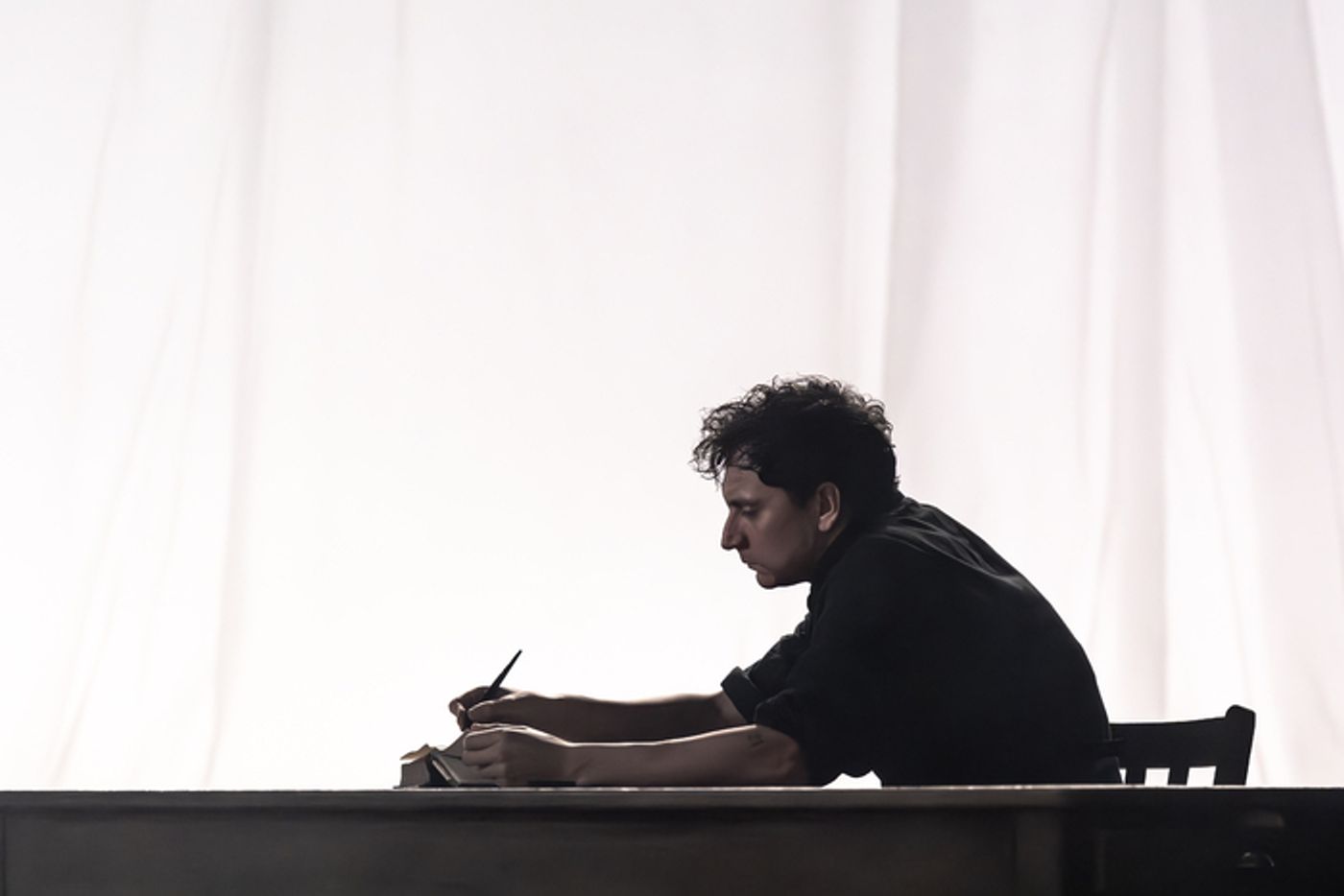 Photos: First Look at LONDON TIDE at the National Theatre  Image