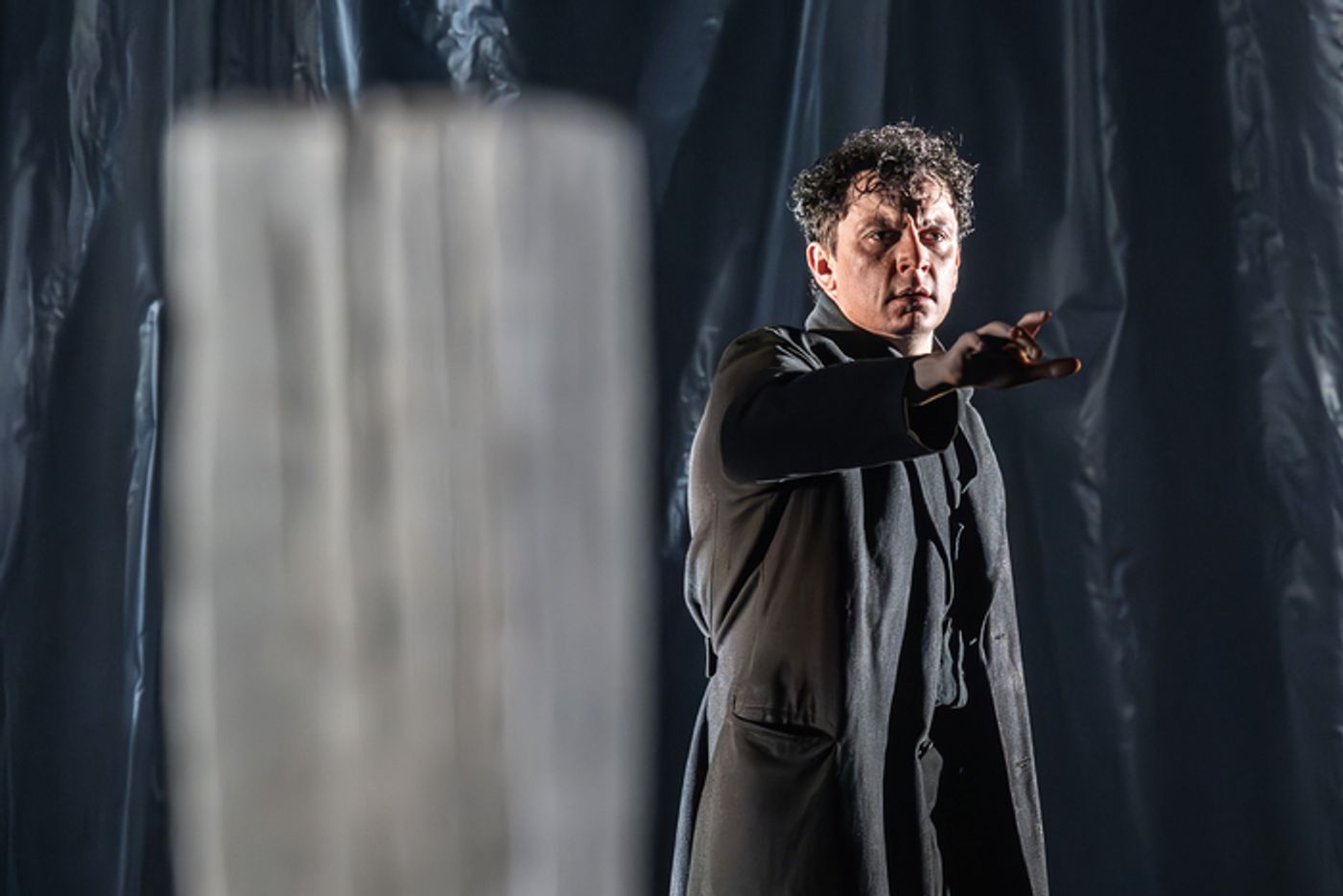 Photos: First Look at LONDON TIDE at the National Theatre  Image