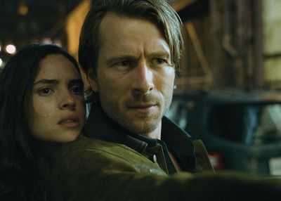Adria Arjona and Glen Powell Photo