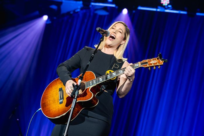 Photos & Video: See Bening, Stokes Mitchell & More at The Entertainment Community Fund Gala — photo 9 of 23