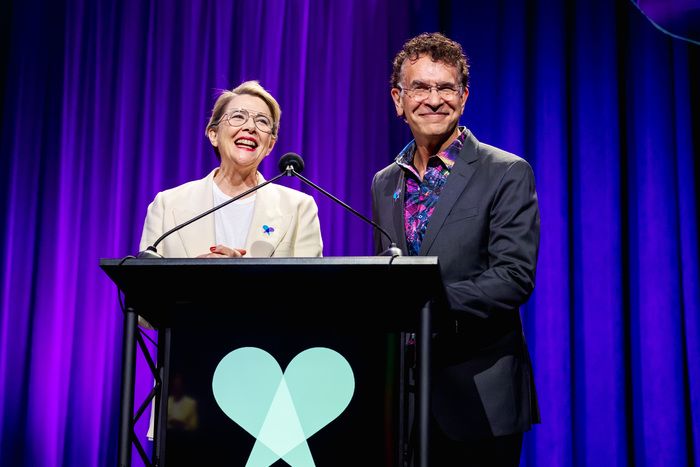 Photos & Video: See Bening, Stokes Mitchell & More at The Entertainment Community Fund Gala — photo 11 of 23