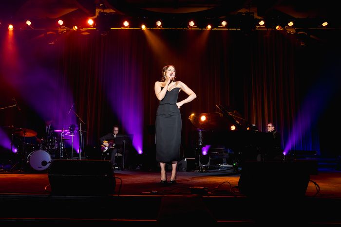 Photos & Video: See Bening, Stokes Mitchell & More at The Entertainment Community Fund Gala — photo 15 of 23