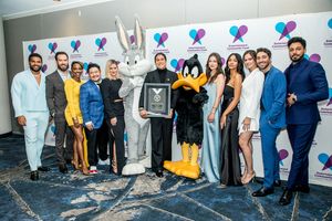Kola Bokinni, Mark-Paul Gosselaar, Shanola Hampton, Eric Bauza, Cassadee Pope, Bugs Bunny, Cristo Fernández, Daffy Duck, Melissa Benoist, Greta Onieogou, Kelsey Anderson, Joey Graziadei and Michael Evan Behling @ BroadwayWorld Kola Bokinni, Mark-Paul Gosselaar, Shanola Hampton, Eric Bauza, Cassadee Pope, Bugs B Photo