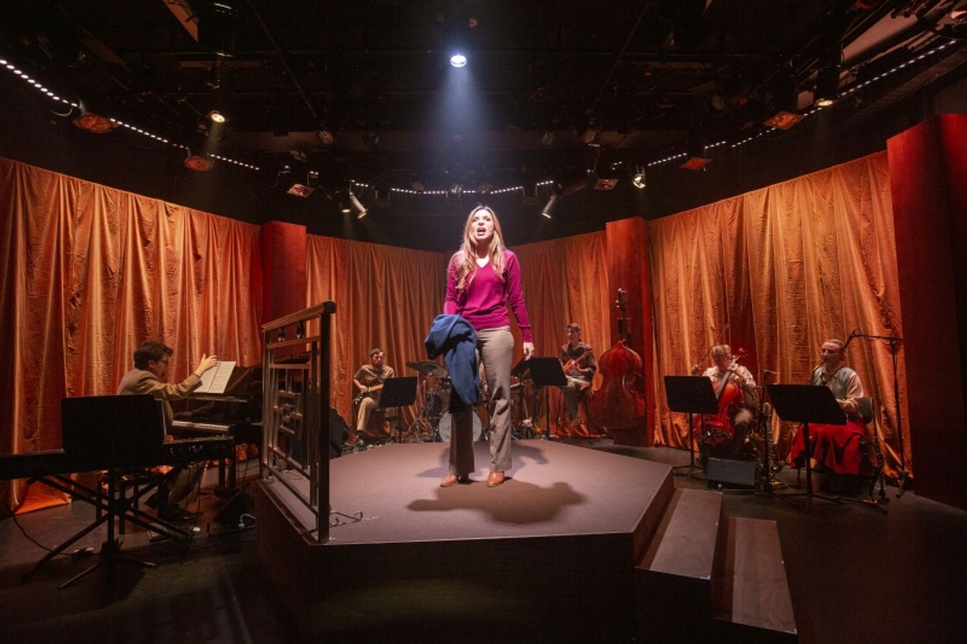 REVIEW: Andrew Lloyd Webber's TELL ME ON A SUNDAY Showcases Erin Clare's Beautiful Voice REVIEW: Andrew Lloyd Webber's TELL ME ON A SUNDAY Showcases Erin Clare's Beautiful Voice Image