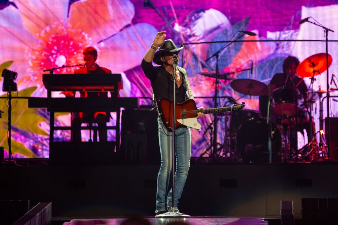 Review: TIM MCGRAW: STANDING ROOM ONLY TOUR 2024 at Xcel Energy Center  Image