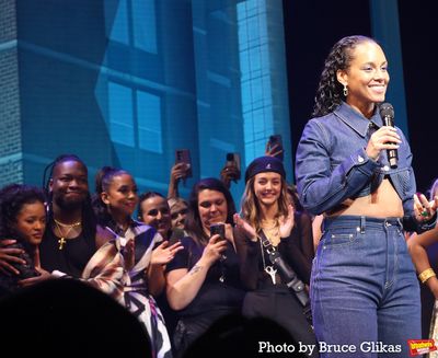 Alicia Keys and The Company of "Hell's Kitchen" Photo