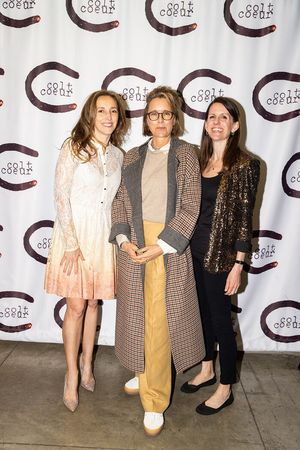 Adrienne Campbell-Holt, Téa Leoni & Lia Romeo. Photo