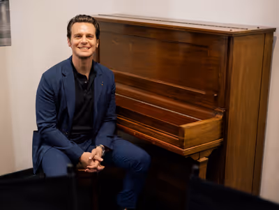 Jonathan Groff Photo