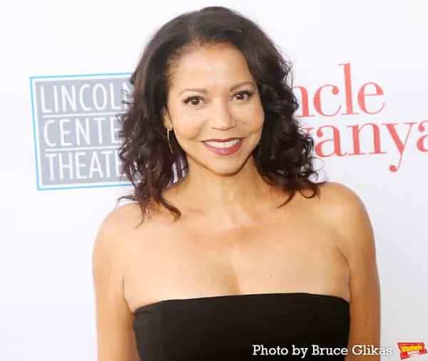 Gloria Reuben Photo