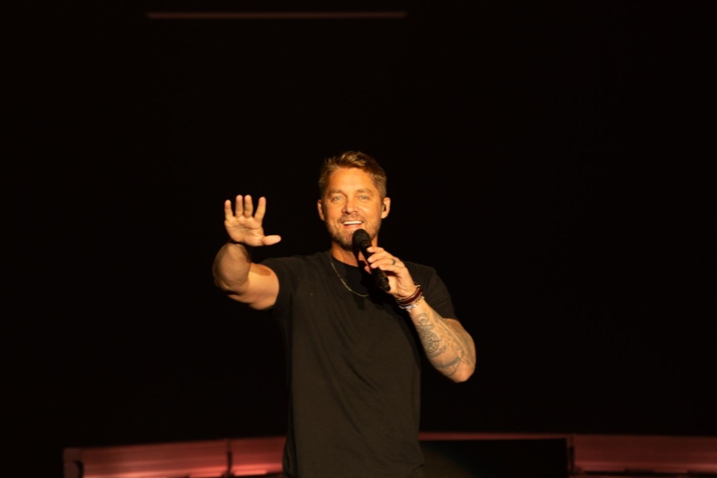Review: BRETT YOUNG at Mystic Lake Showroom  Image