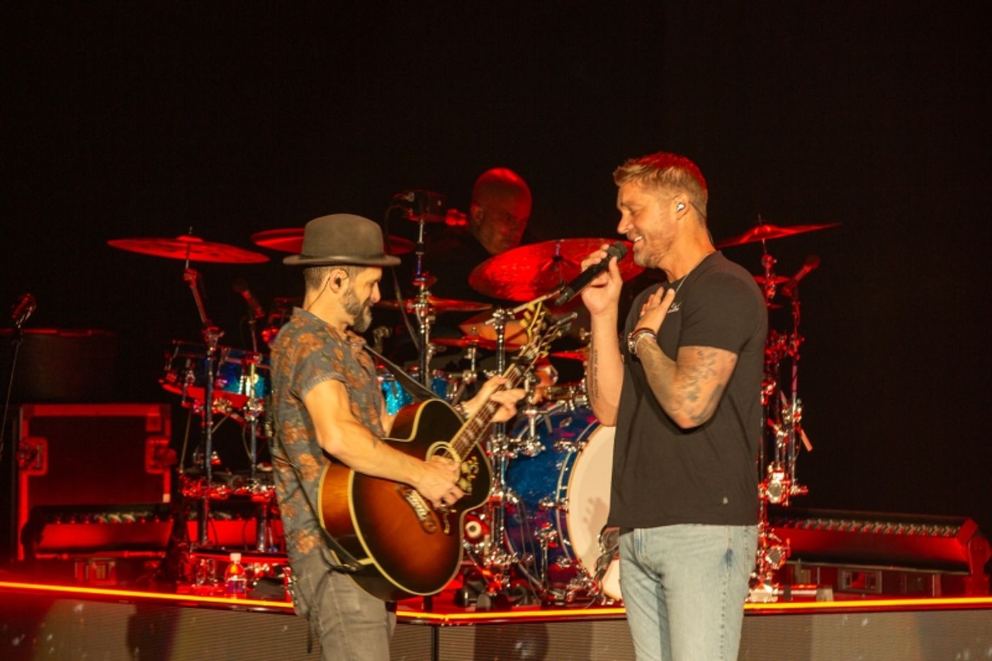 Review: BRETT YOUNG at Mystic Lake Showroom  Image