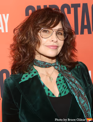 Gina Gershon Photo