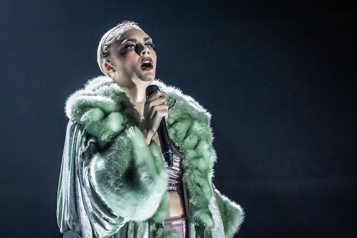 Photos: Cara Delevingne and Luke Treadaway Enter Final Five Weeks in CABARET in London — photo 4 of 8