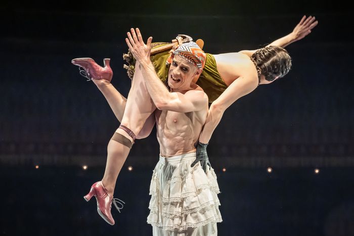 Photos: Cara Delevingne and Luke Treadaway Enter Final Five Weeks in CABARET in London — photo 5 of 8
