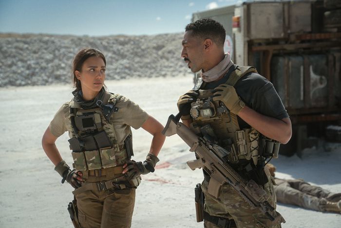 Photos: Take a Look at New Photos for Upcoming Netflix Film TRIGGER WARNING  Image