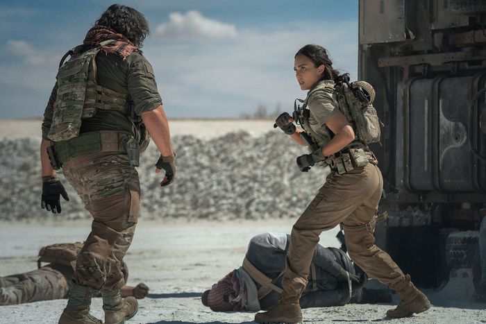 Photos: Take a Look at New Photos for Upcoming Netflix Film TRIGGER WARNING  Image