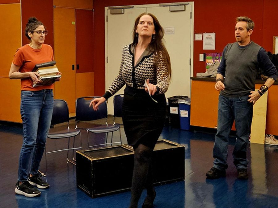 Photos: In Rehearsal With Retro Productions BETTYE AND THE JOCKETTES SPINNING RECORDS AT THE HOLIDAY INN Image