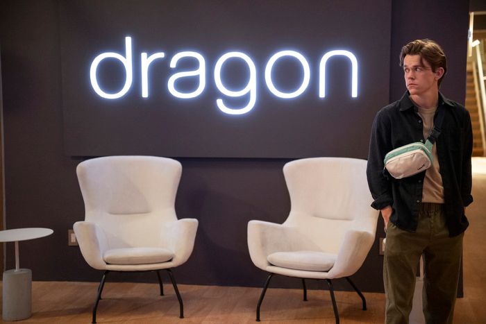 Photos: See First Look at Season 2 of Netflix Comedy UNSTABLE  Image