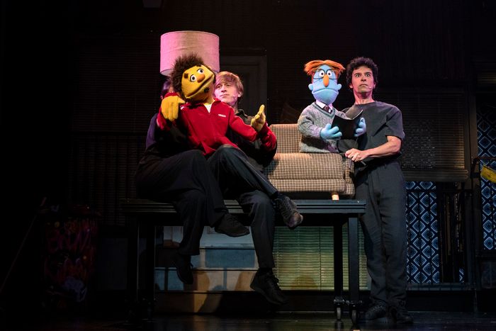 PHOTOS: No te pierdas las fotos de escena de AVENUE Q PHOTOS: No te pierdas las fotos de escena de AVENUE Q Image