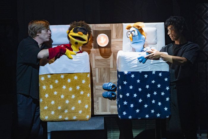 PHOTOS: No te pierdas las fotos de escena de AVENUE Q PHOTOS: No te pierdas las fotos de escena de AVENUE Q Image