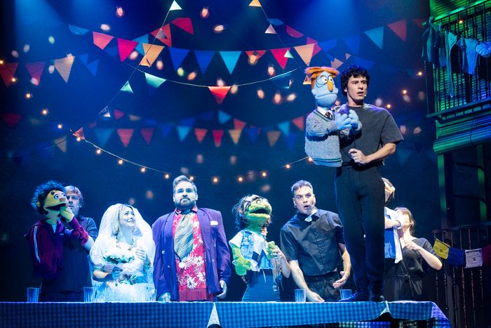 PHOTOS: No te pierdas las fotos de escena de AVENUE Q PHOTOS: No te pierdas las fotos de escena de AVENUE Q Image