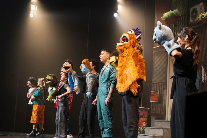 PHOTOS: No te pierdas las fotos de escena de AVENUE Q PHOTOS: No te pierdas las fotos de escena de AVENUE Q Image