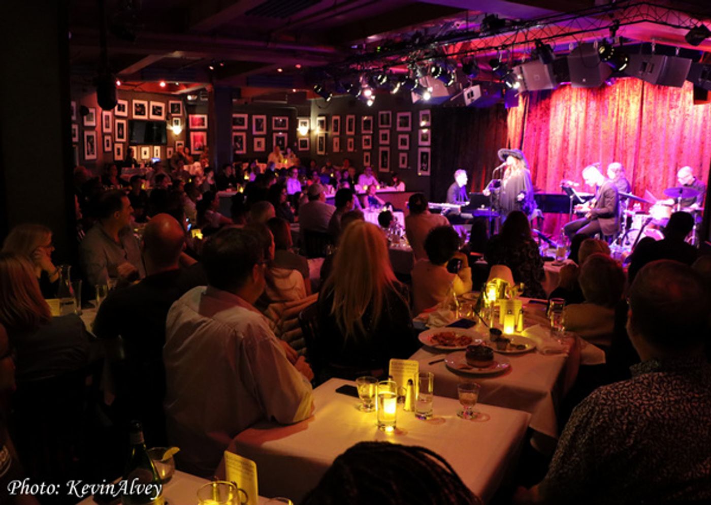 Photos: Wendy Moten Returns To The Birdland Stage  Image