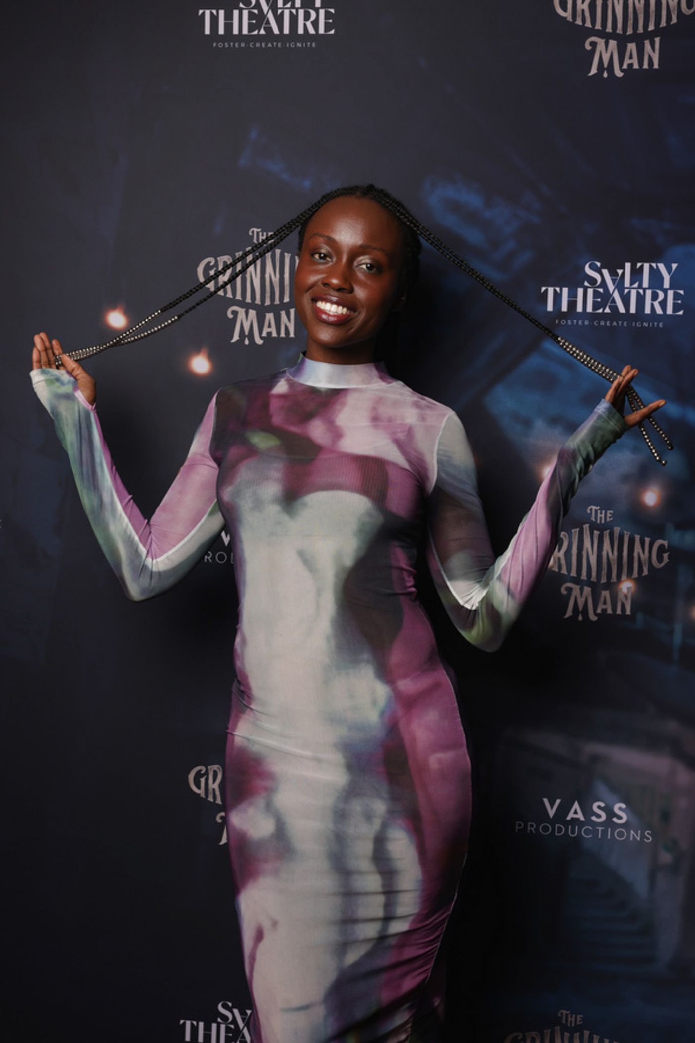Photos: On The Red Carpet At Opening Night Of THE GRINNING MAN  Image