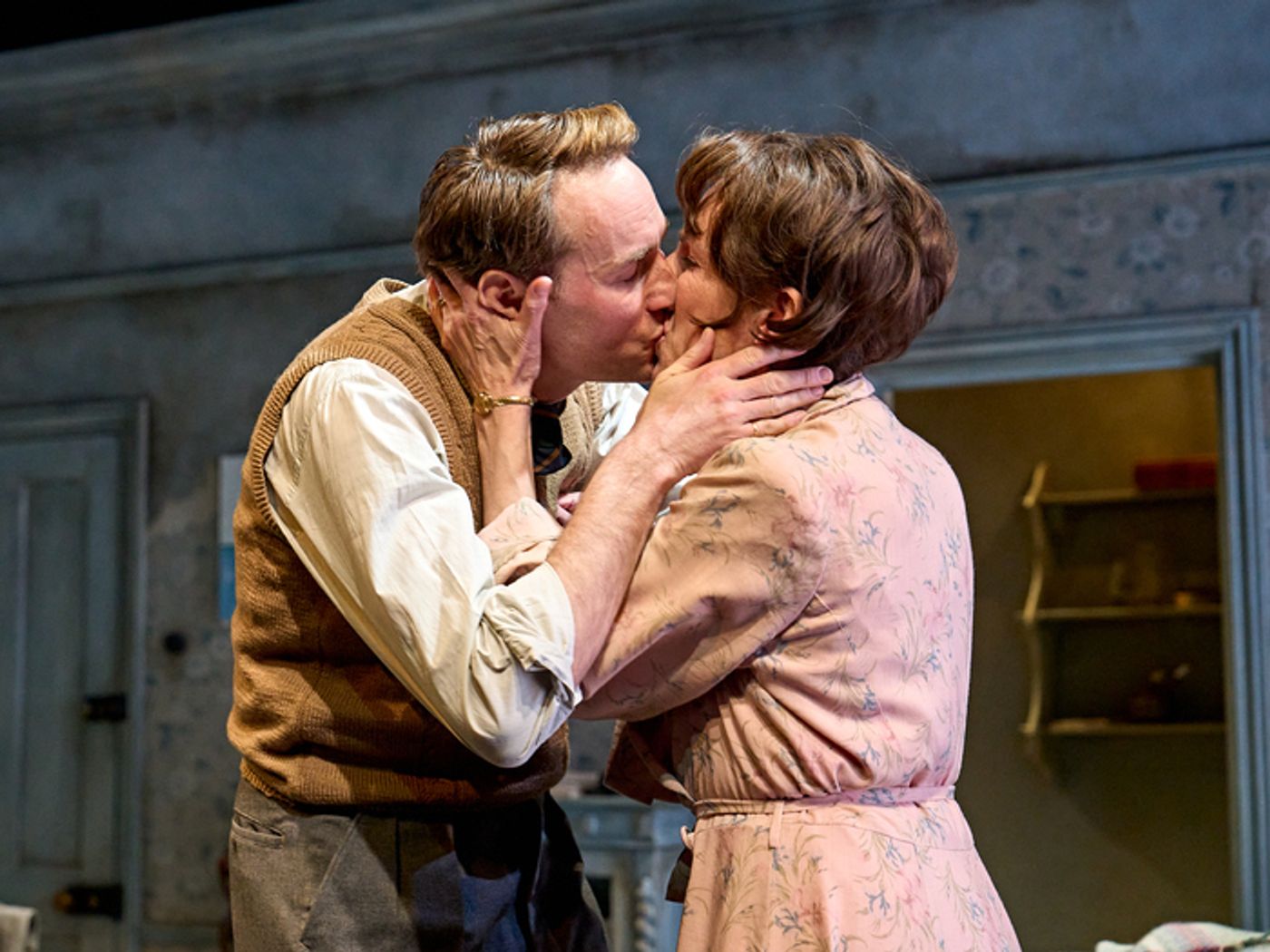 Photos: First Look at THE DEEP BLUE SEA at Theatre Royal Bath  Image