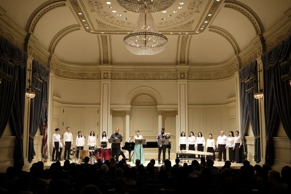 Lawrence Craig, Sho Kuon, Yuko Tsuda, Edward W. Hardy, and the Japan Choral Harmony ( Photo