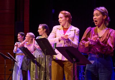 Lili Thomas, Senna Prasatthong, Chanel Karimkhani, Ellie Fishman, Lisa Helmi Johanson Photo