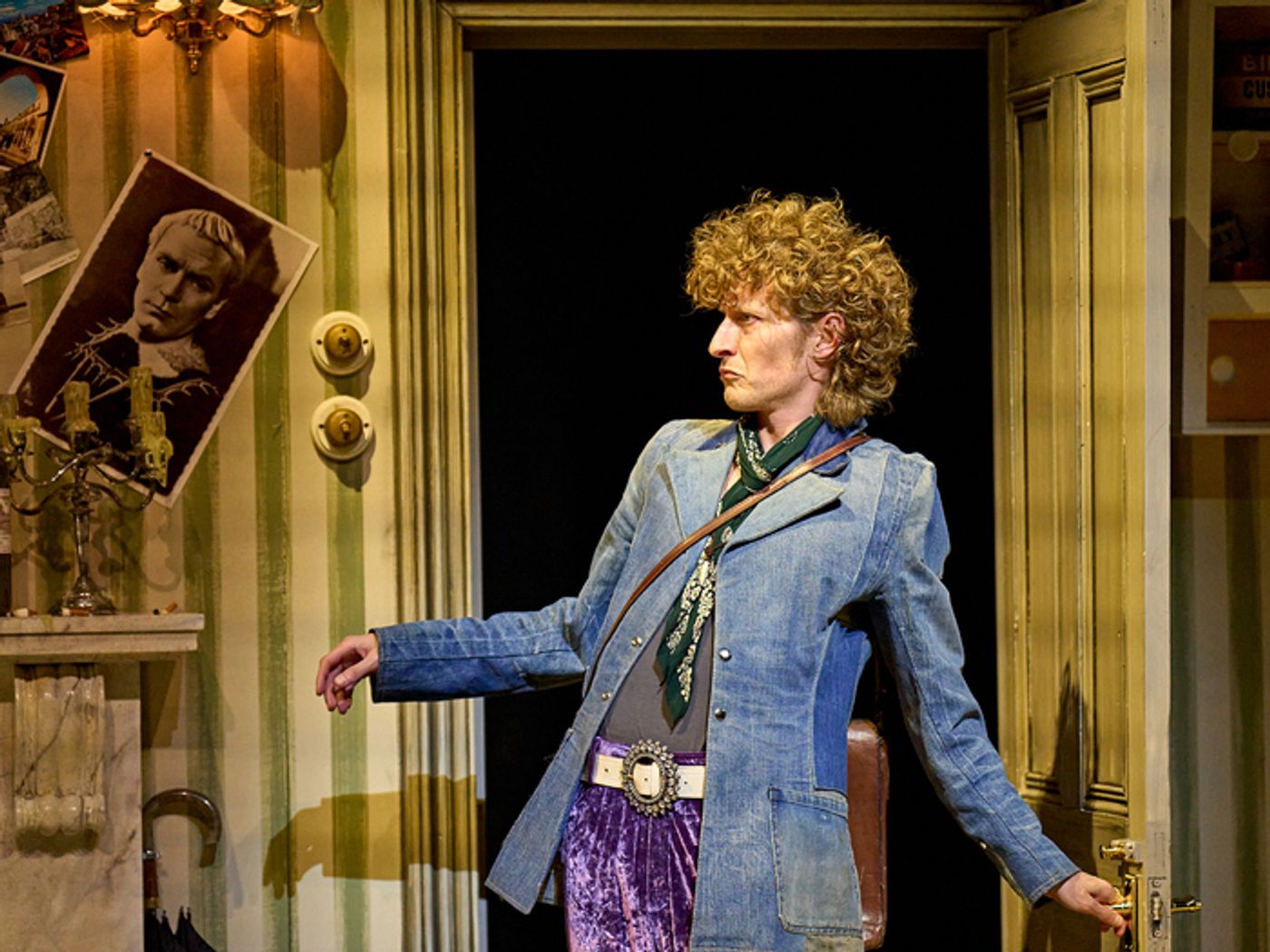 Photos: First Look at WITHNAIL & I at Birmingham Rep  Image