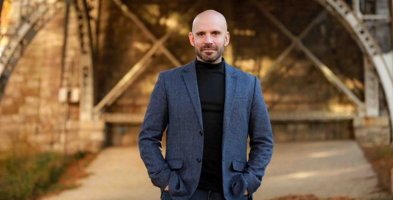 IG LIVE! Hablamos con Rafael Sánchez, director de LA LLAMADA en Nueva York  Image