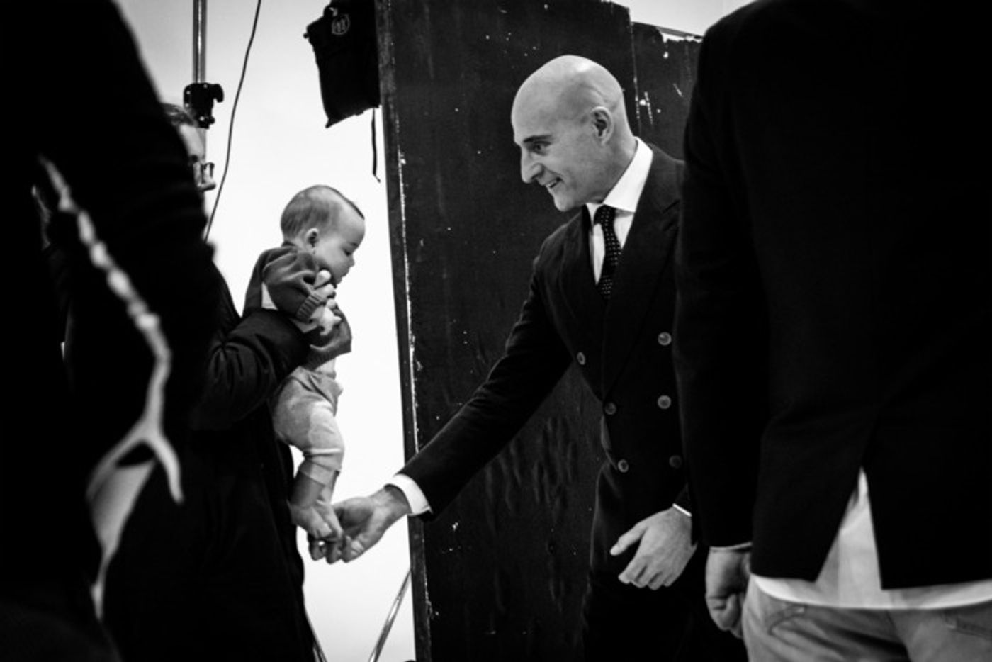 Photos: First Look at Mark Strong and Lesley Manville in OEDIPUS  Image