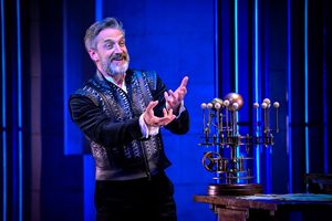 Raúl Esparza @ BroadwayWorld Raúl Esparza Photo