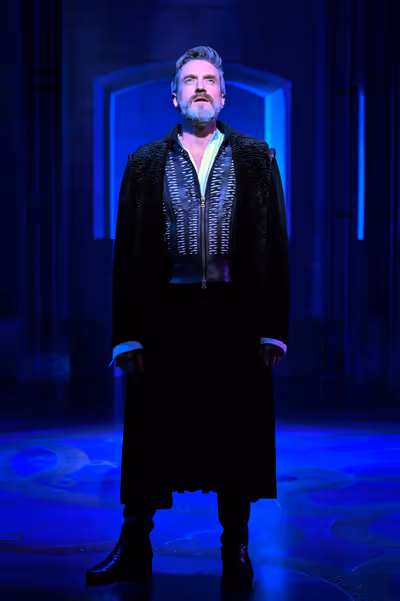 Raúl Esparza Photo