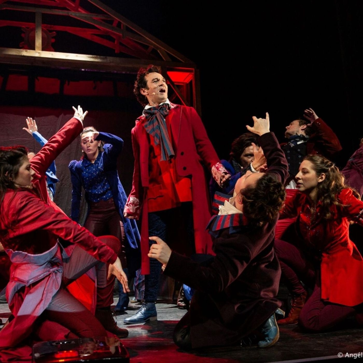 Review: LA REVOLUTION FRANÇAISE at Le 13e Art  Image