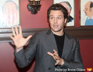 Jonathan Groff  Photo