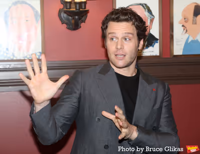 Jonathan Groff  Photo