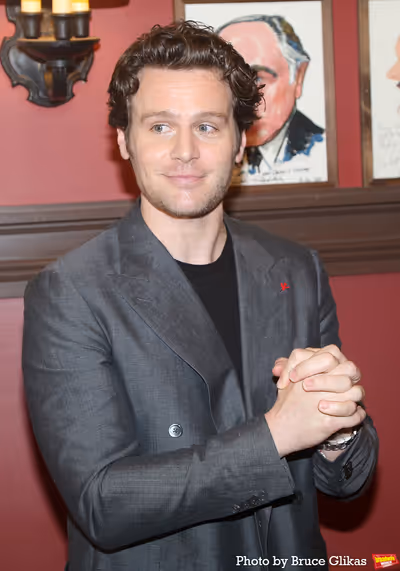 Jonathan Groff  Photo