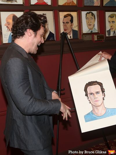 Jonathan Groff  Photo