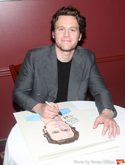 Jonathan Groff  Photo