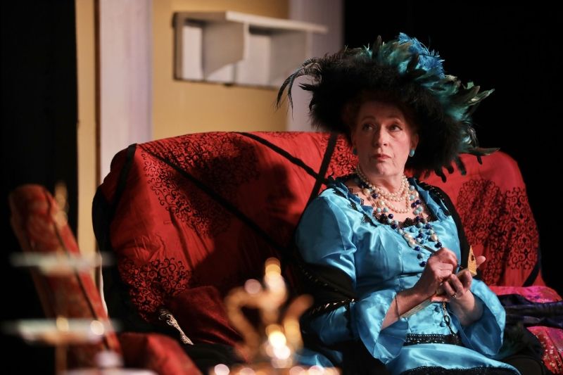 Review: THE IMPORTANCE OF BEING EARNEST at Murry's Dinner Playhouse  Image